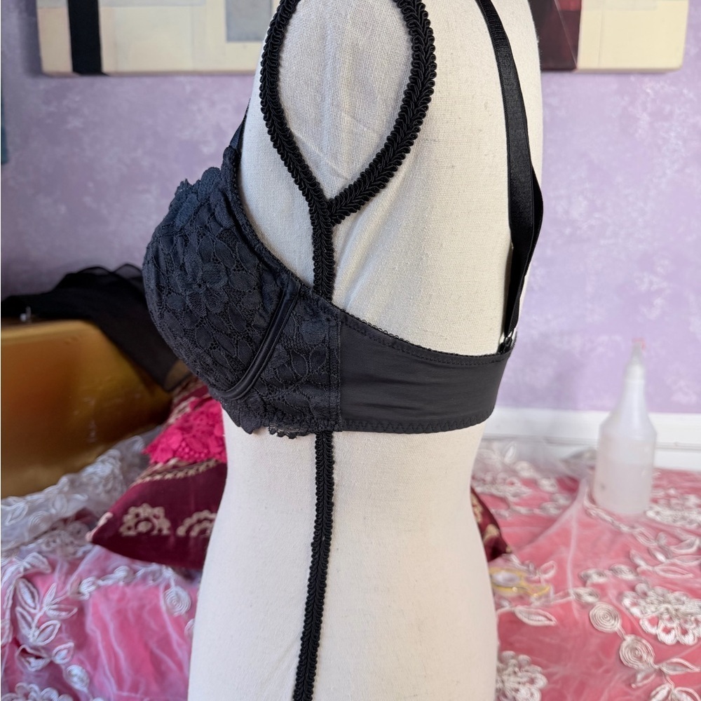 Push-Up Victoria's Secret Lace Front Closure Bra Duo - Black and Red - Picture 7 of 15
